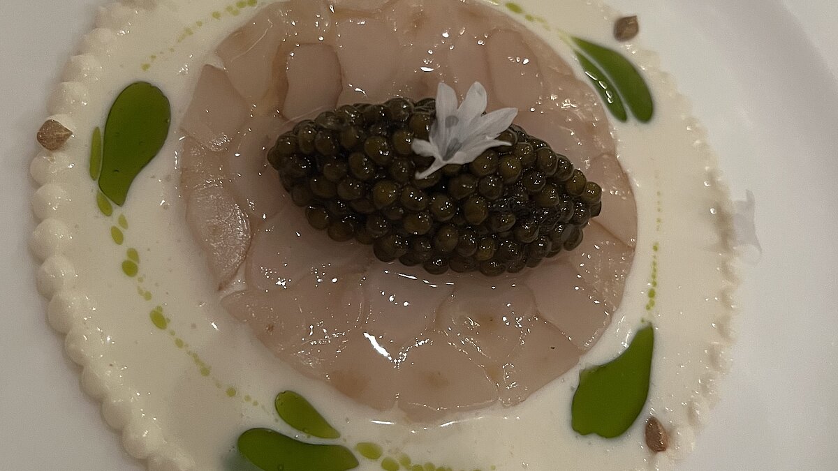 Joachim Wissler: Schwermuschelcarpaccio, Imperial-Caviar, Buttermilchvinaigrette